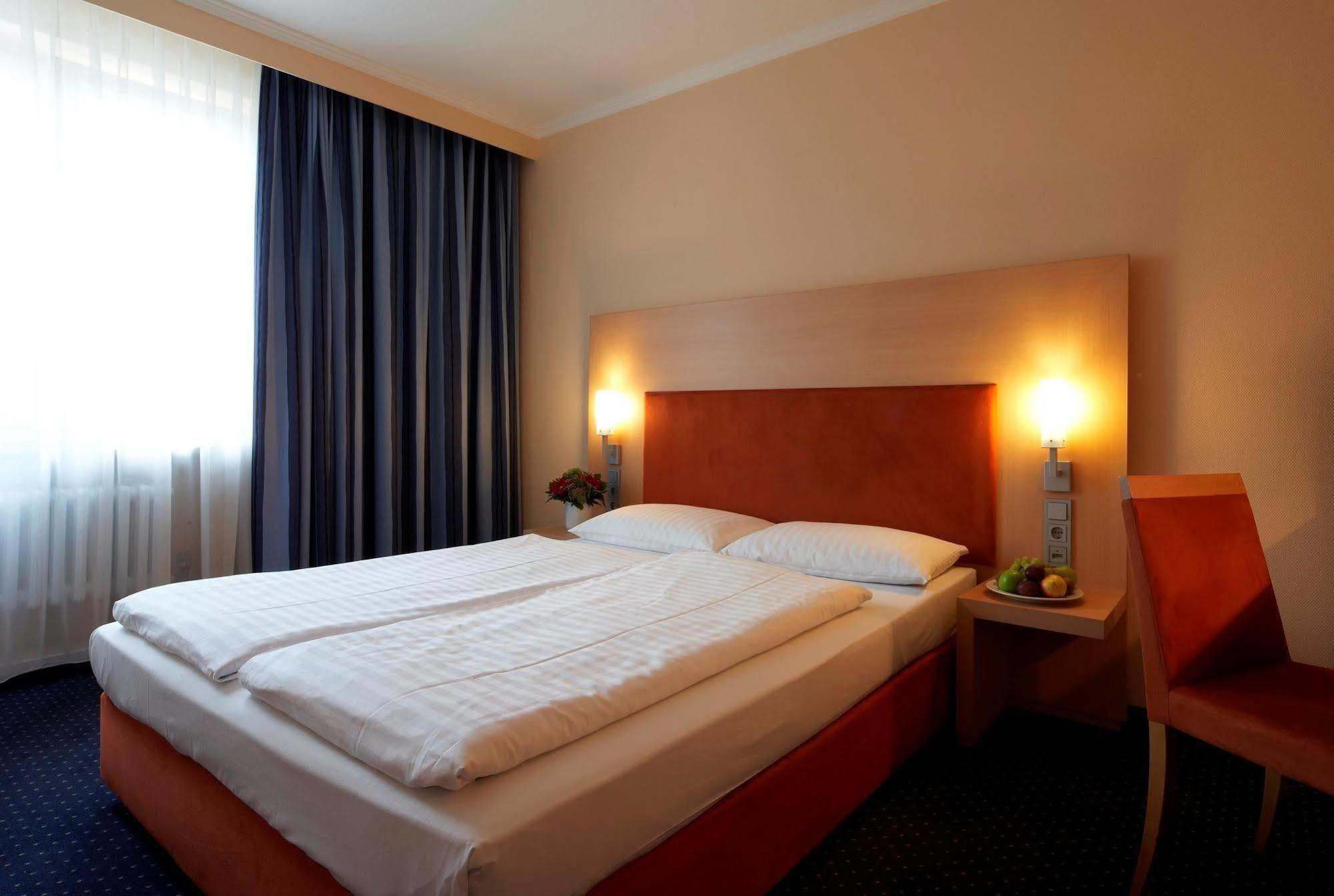 Intercityhotel Stuttgart Exterior foto